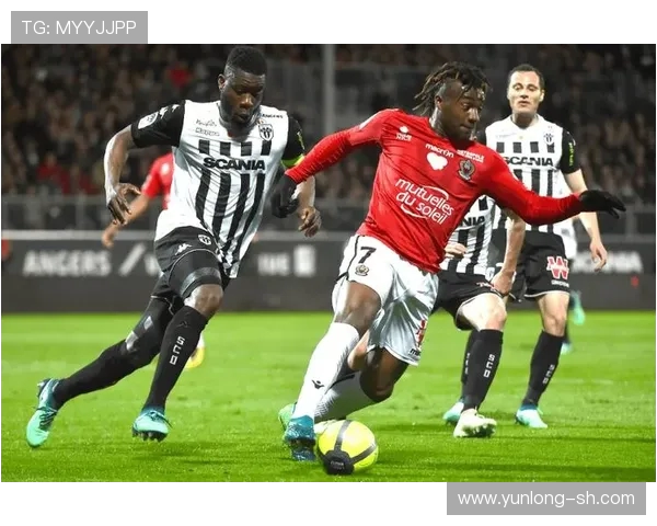 斯特拉斯与梅斯激战正酣谁能在法甲赛场上笑到最后