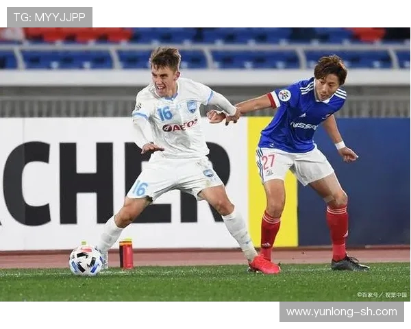 横滨水手与鸟栖沙岩的激烈对决展现足球魅力与团队精神